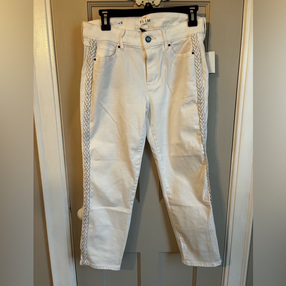 White House Black Market white slim crop pants size 6